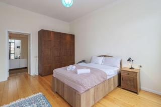 3BR Central and Spacious Apt Vera - by Wehost - Tbilisi - 2