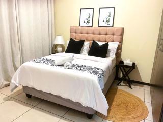 Cozy 1-bedroom apartment with stunning view - Fourways - 0