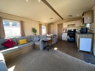 Homely 8 Berth Caravan At Broadland Sands Holiday Park, Suffolk Ref 20154Bs - Hopton on Sea - 7