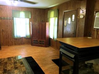 Spacious and Comfortable Cabin Rental for a Getaway near Rend Lake, Illinois - 5