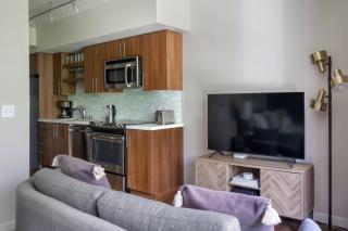 Bellevue studio w theater overlook nr bars SEA-619 - Seattle - 9