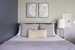 Bellevue studio w theater overlook nr bars SEA-619 - Seattle - 3