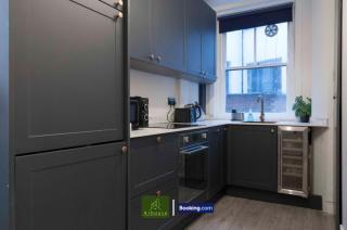 2 Bedroom Apartment By Arhouse Apartments Short Lets & Serviced Accommodation Oxford St With Free WiFi - London - 6