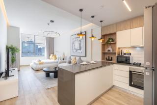 Mesmerizing Studio Located in the Center of JVC - Dubai - 5