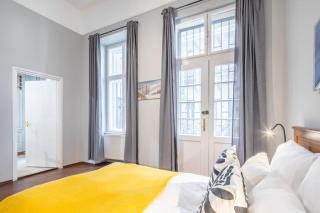 Sleek Warm Design Central Retreat - Budapest - 3