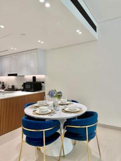 Spacious Luxury 1br Jvc Balcony & Pool - 8