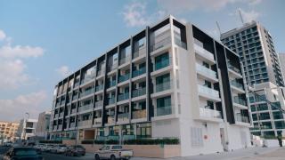 Spacious Luxury 1br Jvc Balcony & Pool - 2