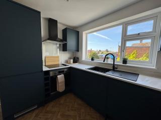 Modern & Spacious Home in Exeter - Smart TV & Xbox - 5