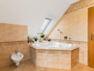 Villa Pool & Garden Villa by Interhome - Prag - 6