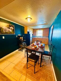Buffalo & Bourbon-1 Bed1 Bath Private Condo - Russell - 7