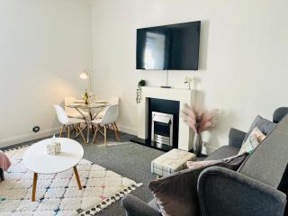 Central, Modern Apartment - Private Terrace - Dog Friendly - 1