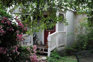 Intimate Bandera Cabin Rental for a Romantic Hill Country Getaway - Medina - 9