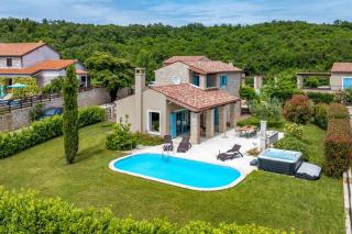 Villa Toscana for 6 people near Umag with private pool, jacuzzi & sea view - pet friendly - Vilanija - 0