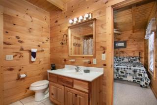 Smoky Mountain Gem MTN View Hot Tub Grill - Gatlinburg - 1