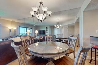 Oceanfront condo with panoramic views, shared pool, and private washer & dryer - 1