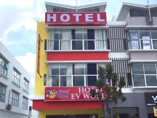 OYO 89583 Grove Hotel - Kajang - 1
