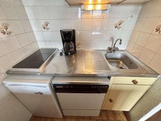 Studio cosy à 50m des pistes, balcon, parking, casier à skis, proche village et école de ski - FR-1-595-11 - 1