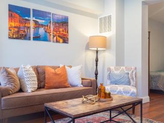 Historic Townhouse - Heart of Little Italy - Baltimore - 5