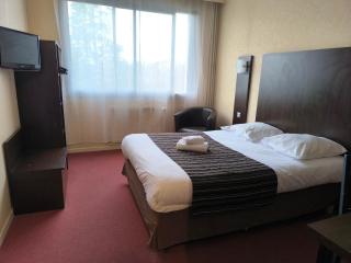 Adonis Lyon Est Hôtel Artys - Saint-Priest - 1