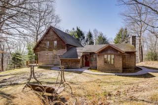 1 Mi to Foxwoods Casino Couples Retreat with Patio - Pequot Indian Reservation - 0