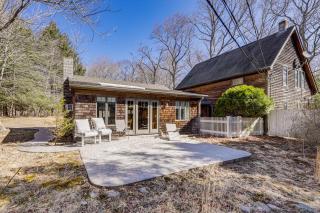 1 Mi to Foxwoods Casino Couples Retreat with Patio - 9