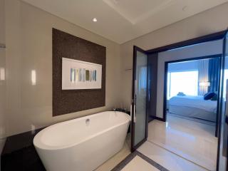 Entire apartment in 5 Star Hotel Residence, Marina, Abu Dhabi - Baţīn - 4