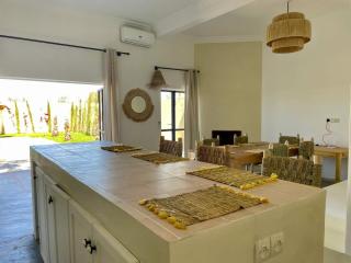 Villa avec piscine, jardin et parking privé située à 10 minutes du centre de Marrakech - ARK Realty - 2