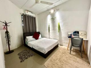 Entire 33 Cozy House • 3 Bedroom @ Alma Bukit Mertajam - Bukit Mertajam - 8