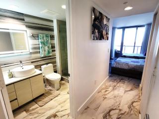 2b 2b Beautiful Apmt in Hallandale Beach w Beach - Hallandale Beach - 8