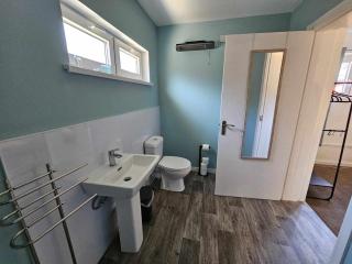 Cosy Apartment that sleeps 3 Pets Welcome - 3
