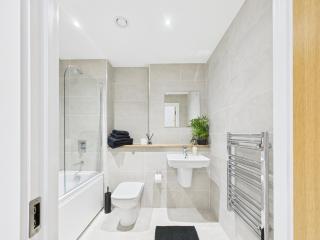 NEW! 1BR in Media City - Manchester - 4