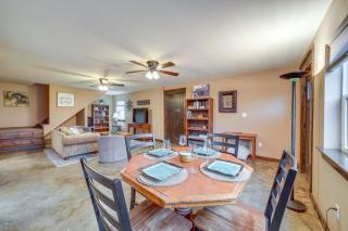 Hunt, Fish and Enjoy the Outdoors Rural Atoka Home - 5