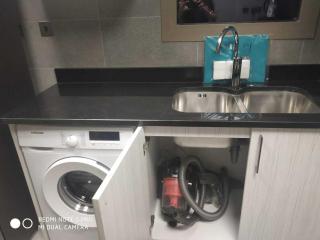 OYO HOME 1381 Premium 1 BHK With Balcony - Abu Dhabi - 1
