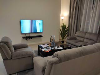 OYO HOME 1400 '2 Br With Spectacular View Towards Airport - Abu Dhabi - 6