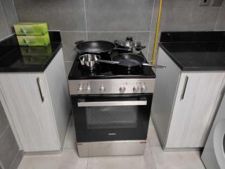 OYO HOME 1400 '2 Br With Spectacular View Towards Airport - Abu Dhabi - 2
