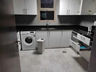 OYO HOME 1400 '2 Br With Spectacular View Towards Airport - Abu Dhabi - 3