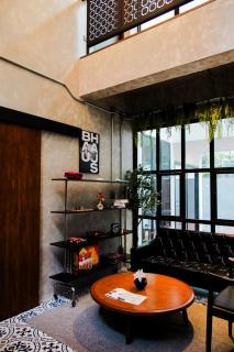 Chic Ekkamai Escape Near BTS, Dining & Nightlife - 3