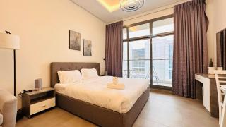 Upscale Studio Apartment Business Bay with Balcony and Free Parking by BelVilla - 0