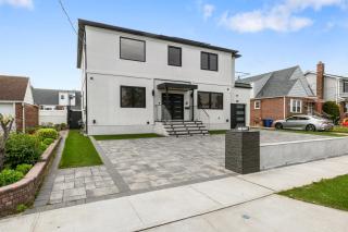 Luxury 5BR Smart Home Near JFK with Gym, Theater & BBQ - 5