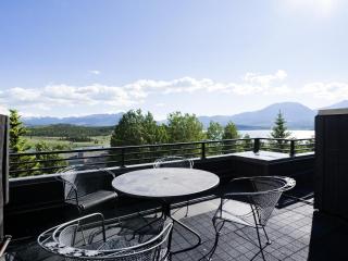 Luxury By The Lake - 5