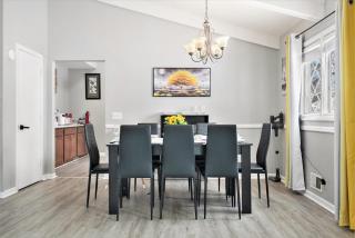 Modern 4-Bedroom Retreat - Omaha - 8