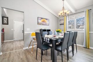 Modern 4-Bedroom Retreat - Omaha - 7