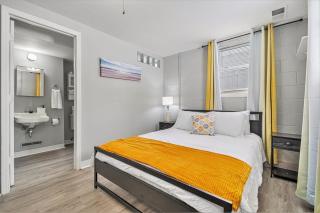 Modern 4-Bedroom Retreat - Omaha - 5