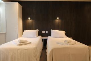 Debden Guest House - Hillingdon - 1