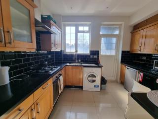 2nd Flr 3 bed flat in the Heart of Edgware Road-G20 - Londra - 2
