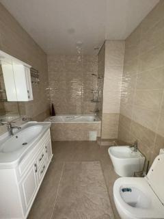 Elegant Penthouse with 4Bedrooms - 6