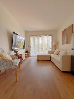 Sunny Double Bedroom With Garden View - Silverdale - 9