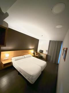 Hostal Mediterranea - 6