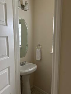 Sleeps 8 comfortably! Super location! - 5