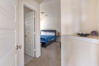 Sleeps 8 comfortably! Super location! - 4